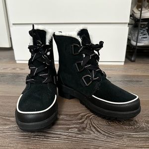 Women size 7 Sorel snow boots